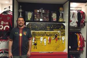 Quadro com defesa de Ceni no Mundial é sucesso de vendas entre os torcedores