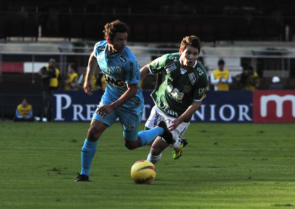 Medina foi herói contra Ponte Preta e levou Guarani à final contra o Santos no Paulistão de 2012 - Rodrigo Villalba/AFI