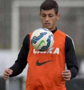 Corinthians confirma volante Willians e diretor explica a liberação da promessa Marciel