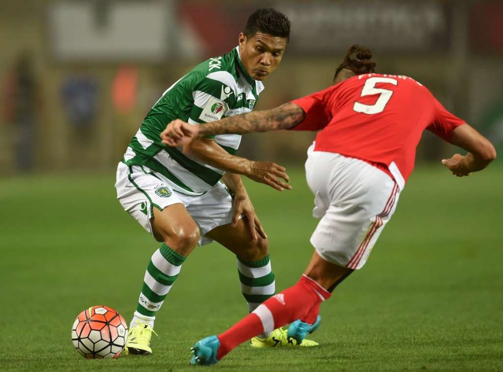 Téo Gutierrez, atacante do Sporting, volta aos planos do Corinthians