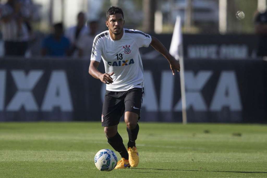 Yago exalta oportunidade e crê em titularidade na zaga do Corinthians
