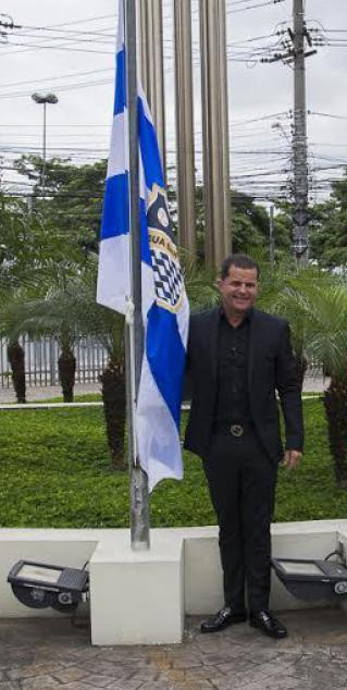Presidente do clube, Paulo Faria participou do hasteamento das bandeiras na FPF