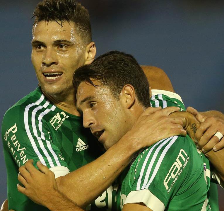 Moisés (esq) e Allione marcaram os gols do Palmeiras no amistoso contra o Libertad. (Foto: César Greco/ Ag.Palmeiras)