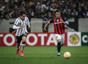 San Lorenzo faz jogo duro, mas Corinthians ainda sonha com Sebastian Blanco
