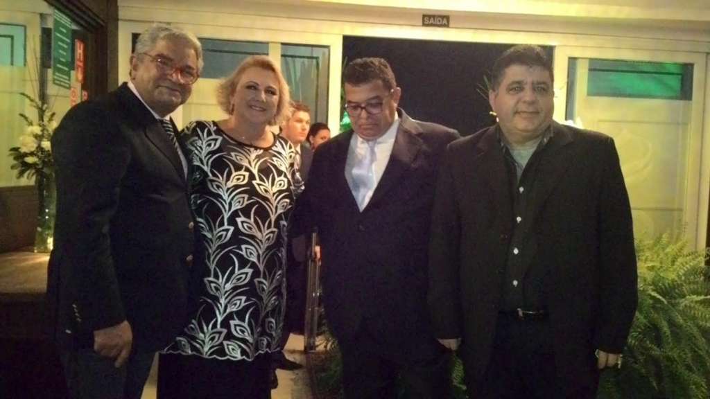 Na foto: A presidente Fátima dos Anjos, seu marido Nivaldo, o representante da FPF, Américo Caladriello, e Élcio Paiola, diretor do Portal Futebol Interior