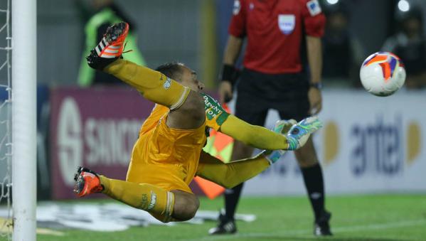 Fernando Prass, de novo, destaque em pênaltis do Palmeiras. Até quando?