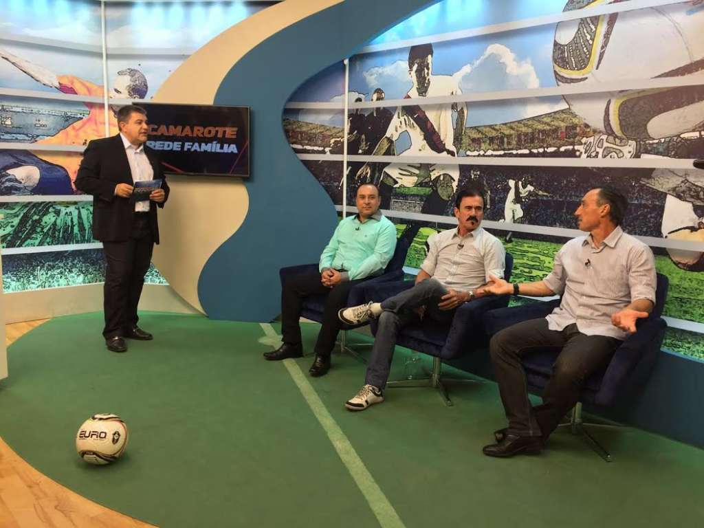 Roberto Fonseca com a bancada do Camarote da Rede Família