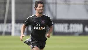 Paulistão: Corinthians espera oficializar saída de Pato para o Chelsea até quinta-feira