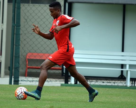 Destaque no final do ano passado, o volante quer conquistar títulos pelo São Paulo neste ano - Rubens Chiri/saopaulofc.net