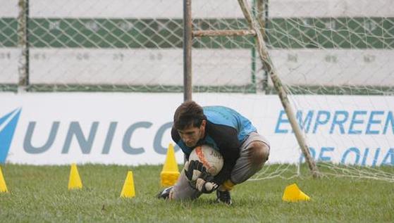 O goleiro foi apresentado na última terça-feira e já treinou com os companheiros, focados na estreia da A2