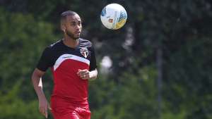 Wesley pede sequência e nega estar em dívida com o São Paulo