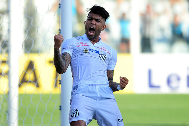 Gabriel empatou para a equipe santista, em jogo tenso para o campeão de 2015. Foto: Santos FC Oficial
