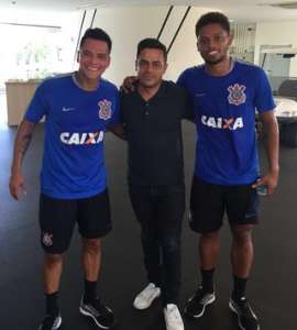 Paulistão: Giovanni Augusto e André aparecem em São Paulo com camisa do Corinthians