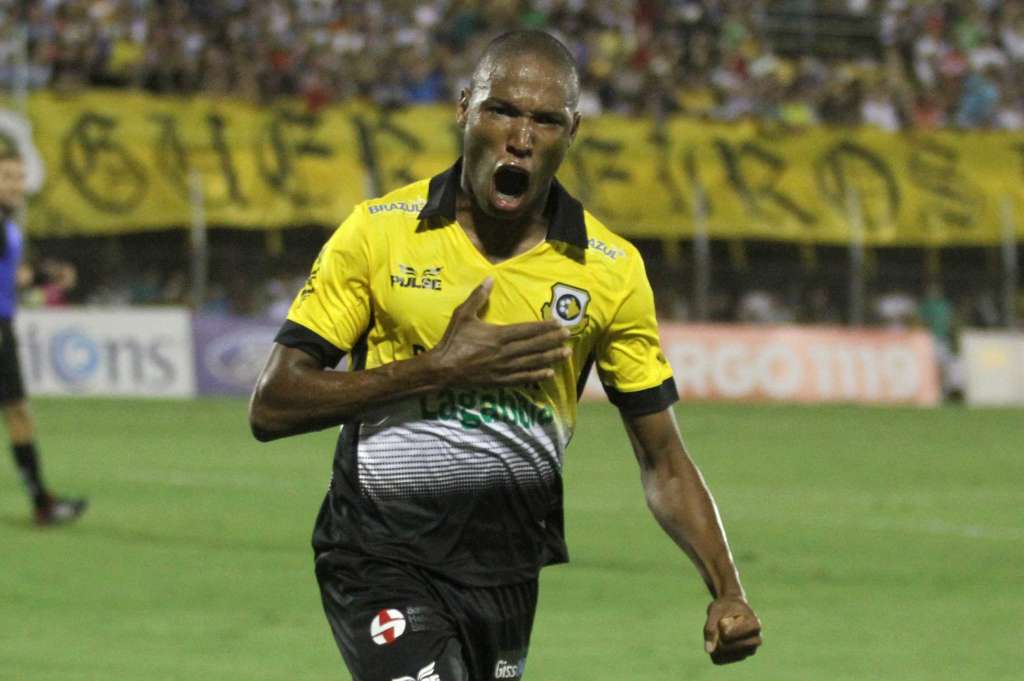 Marino tomou conta do meio de campo do São Bernardo