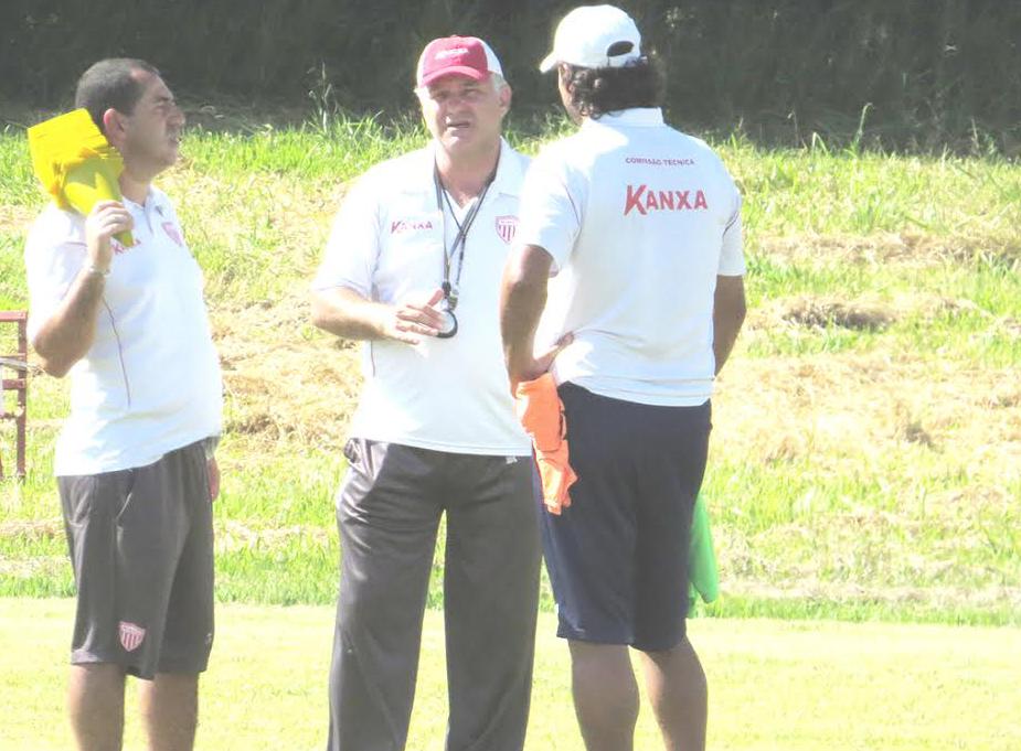 O técnico Toninho Cecílio do Mogi Mirim, prepara a equipe para o confronto contra a Ferroviária