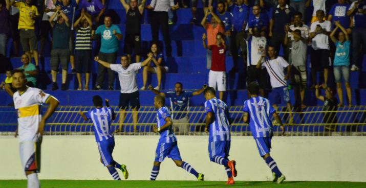 Torcida do São José vibrou com goleada sobre o Barueri. Foto: Tião Martins