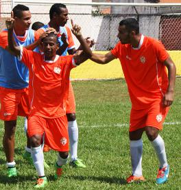 Atibaia festeja gol na vitória sobre o Olímpia, em Indaiatuba