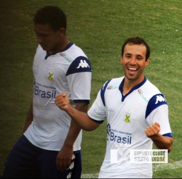 Branquinho foi o dono do jogo no ABC Paulista