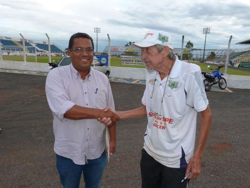 Um mês após passar o bastão para Espedito Vasconselos, Jerri Falcão está de vota a presidência do Fernandópolis.