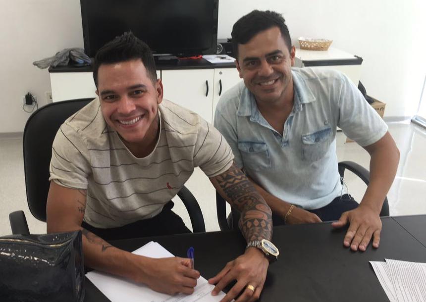 O jogador de 26 anos, assinou contrato com o Timão até o fim de 2019