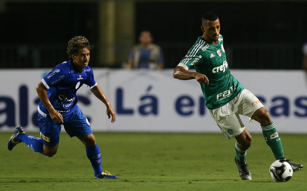 O zagueiro Victor Hugo do Palmeiras e o volante Éder do São Bento que marcaram gols na partida desta noite. Foto: palmeiras.com.br