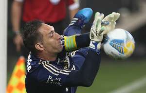 Paulistão: Fernando Prass sai em defesa de Leandro Almeida, criticado pela torcida