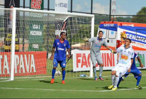 Renan Rocha fechou o gol do São Caetano em Votuporanga
