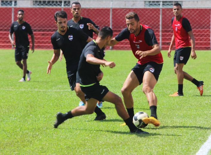 O elenco do Nacional fez seu último treino nessa terça-feira, antes de enfrentar o Grêmio Osasco