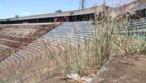 Completando 20 anos, Teixeirão está totalmente abandonado e deteriorado