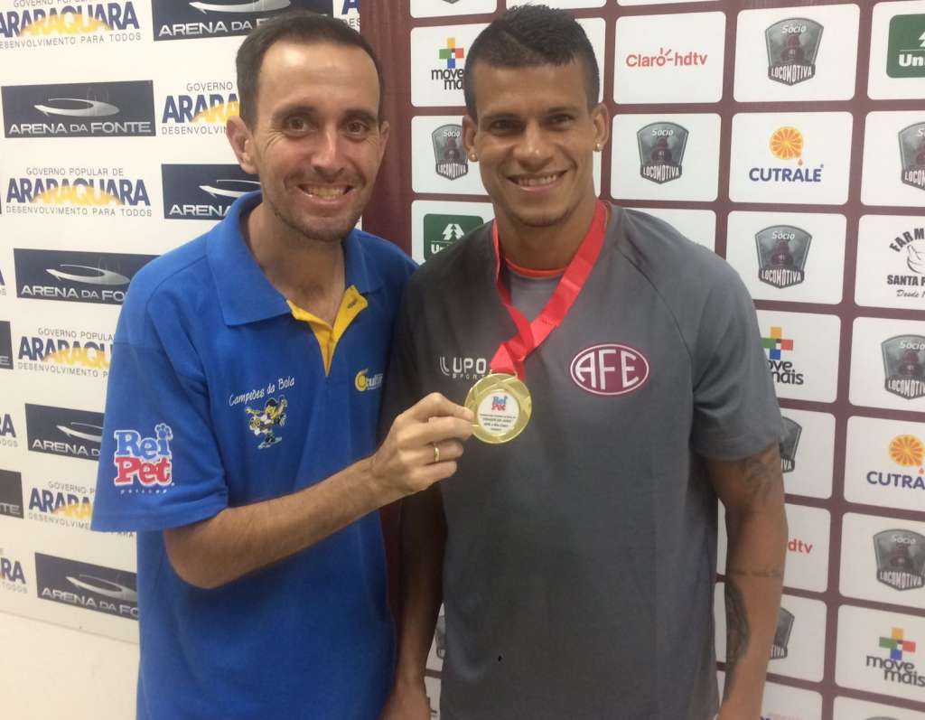 Thallyson vem brilhando com a camisa da Ferroviária