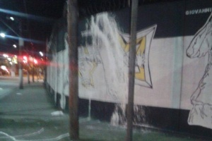 Imagem de Robinho é pichada no CT do Santos após negociação frustrada