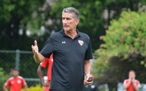 Bauza estuda atuação do São Paulo no 6 a 1 para corrigir time