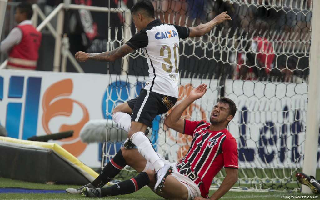 O zagueiro Lucão cometeu um erro grotesto no primeiro gol do Corinthians
