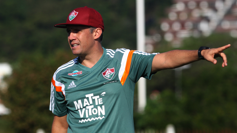 Balançando no Fluminense, o técnico Eduardo Batista é sonho de consumo da diretoria pontepretana