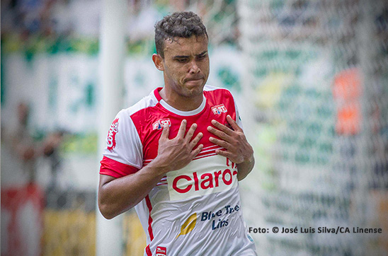 William Pottker só não fez chover contra Palmeiras