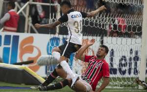 Dirigente brinca e diz que Corinthians fará proposta por Lucão, do São Paulo