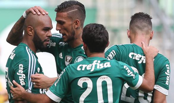 Alecsandro converteu pênalti duvidosos para o Palmeiras