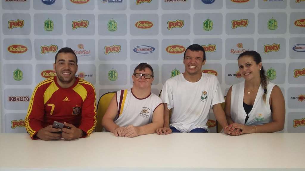 João Oliveira, Fábio Luvizoto, Cláudio da Silva e Eliane Surmani (professora) - Vinícius de Paulo/Agência Mirassol