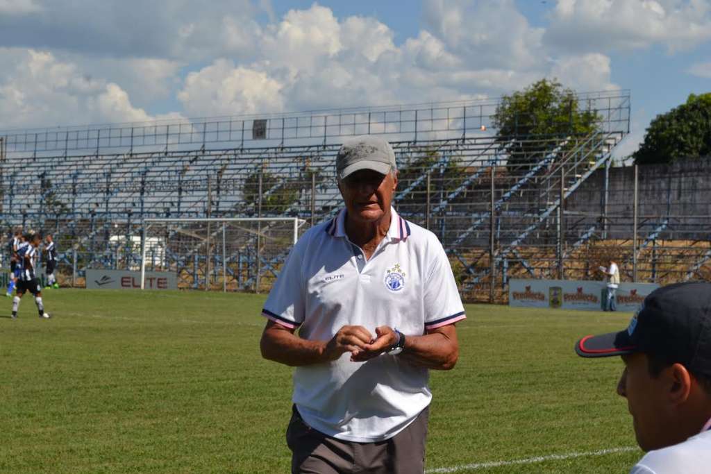 O técnico Pinho pode não utilizar Toninho na equipe principal.