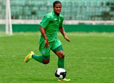 Pedro assinou até novembro com o Guarani