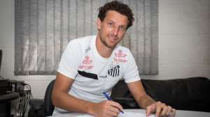 Paulistão: Elano renova com o Santos e adia aposentadoria para o fim do ano