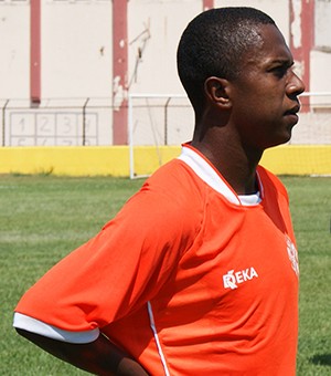 Iago deitou e rolou contra o São José. (Foto: Fabio Giannelli/Soccer Digital)