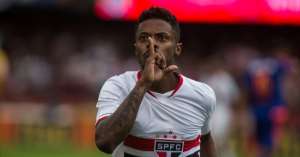 Em desabafo, Michel Bastos nega chefiar 'panela' e atrito com Lugano