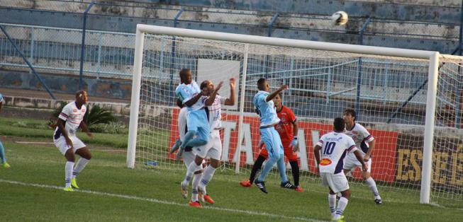 Penapolense venceu o Marília e continua na briga para chegar no G8. Fotos: Junior Reche