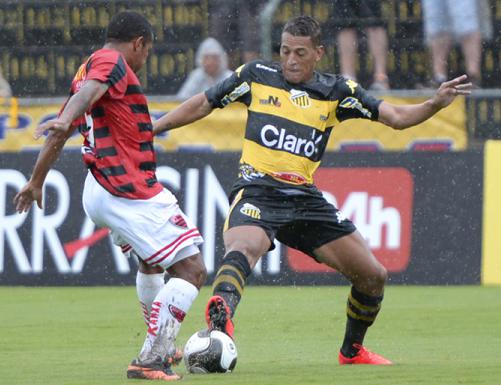 Chuva atrapalhou no empate do Novorizontino contra o Oeste. Foto: Wlliam Lima 