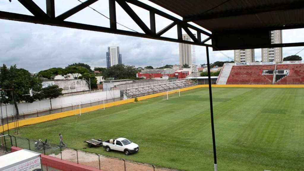 O Barueri jogou no Estádio Ítalo Mário Limongi, em Indaiatuba (Foto: Torcedor S/A)