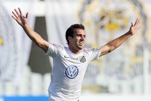 Paulistão: Após boa atuação em clássico, Serginho ganha pontos com Dorival no Santos