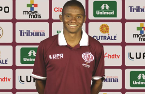 Juninho marcou dois gols contra o Corinthians