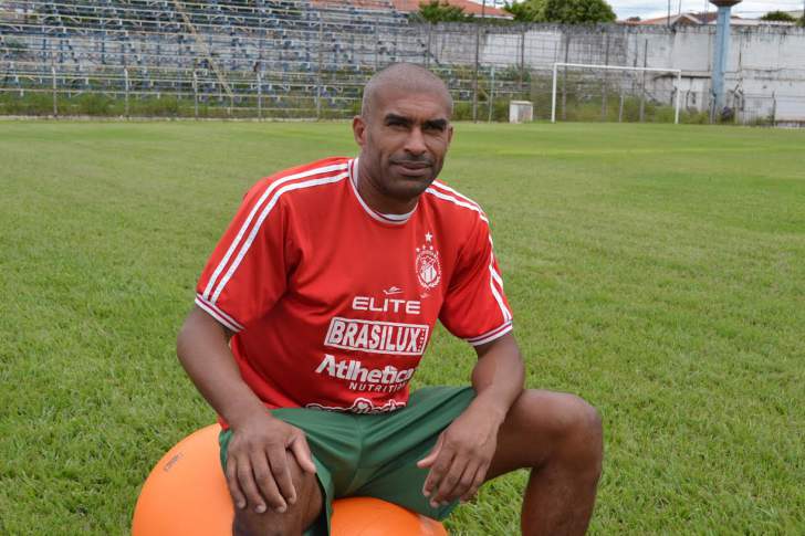 Zagueiro sério e de respeito, Toninho não entra em campo para fazer palhaçada. (Foto: Maury Júnior)