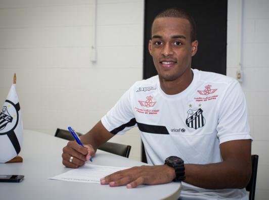 O zagueiro Luiz Felipe de 22 anos, foi apresentado oficialmente nesta segunda-feira como novo reforço do Santos